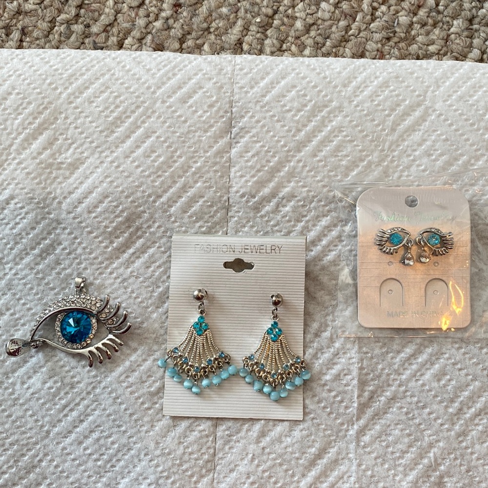 Earning and necklace